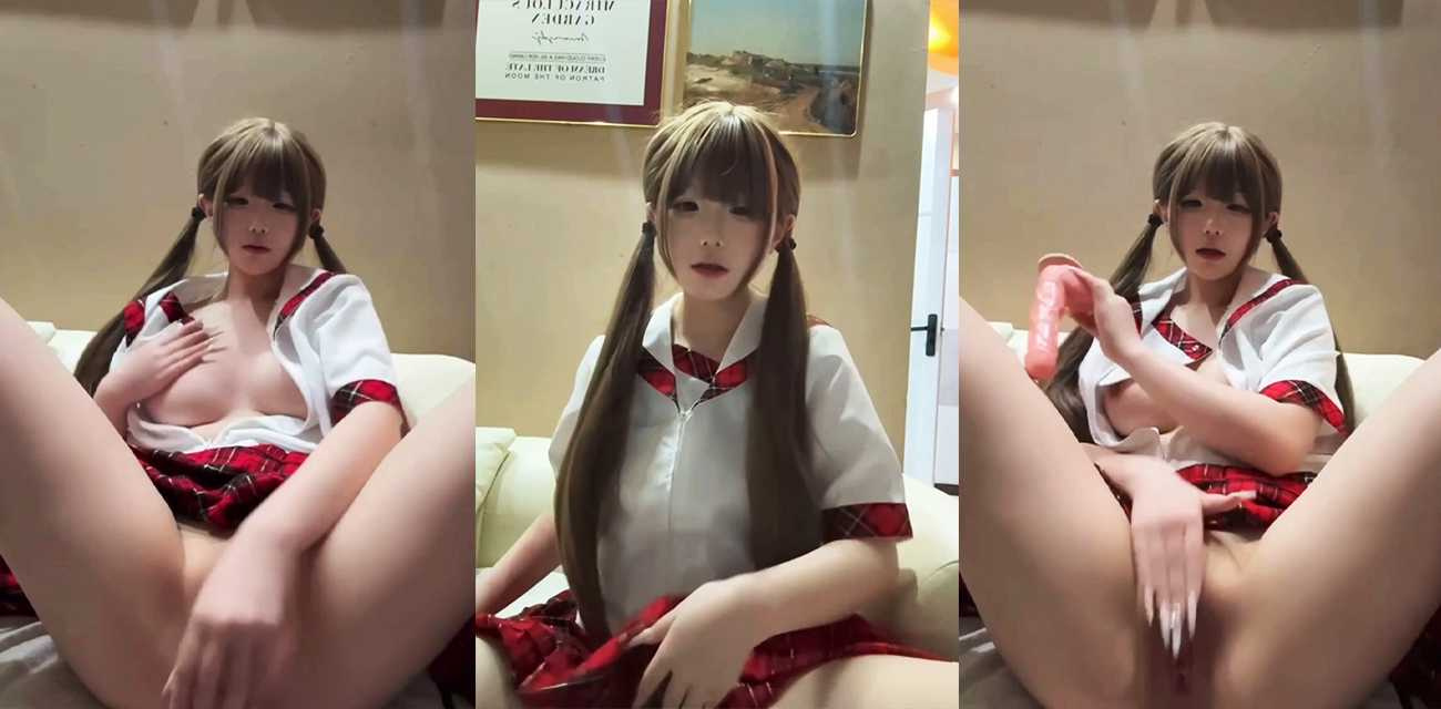萝莉福利姬【饱饱咪】自慰新作，双马尾JK少女白嫩爆乳奶浪翻涌，玩假屌狂插蜜穴青春火辣反差拉满