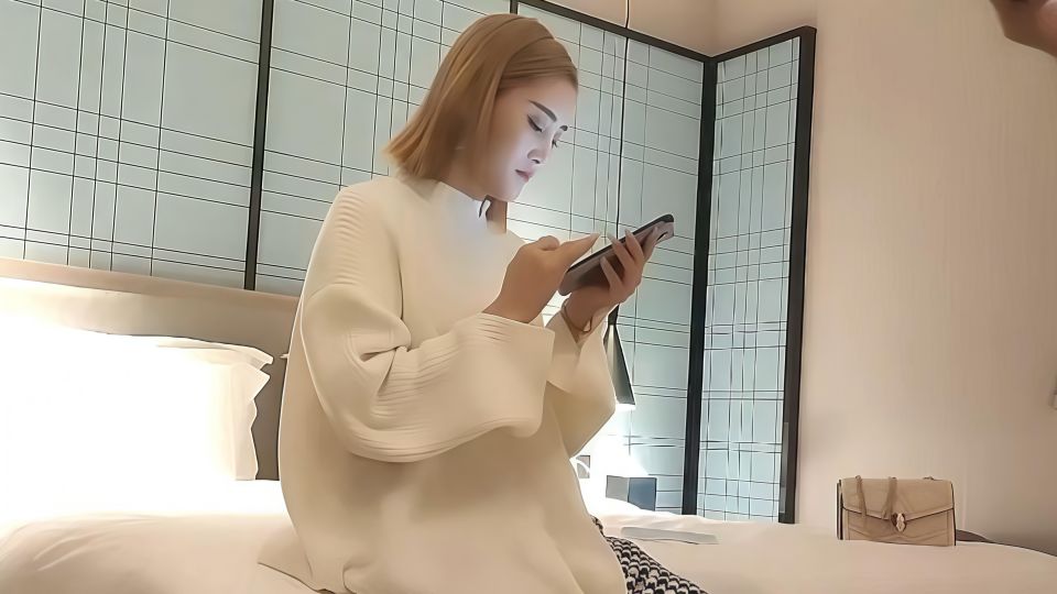 【壹屌探花】金色短发大耳环，舔屌口交活不错